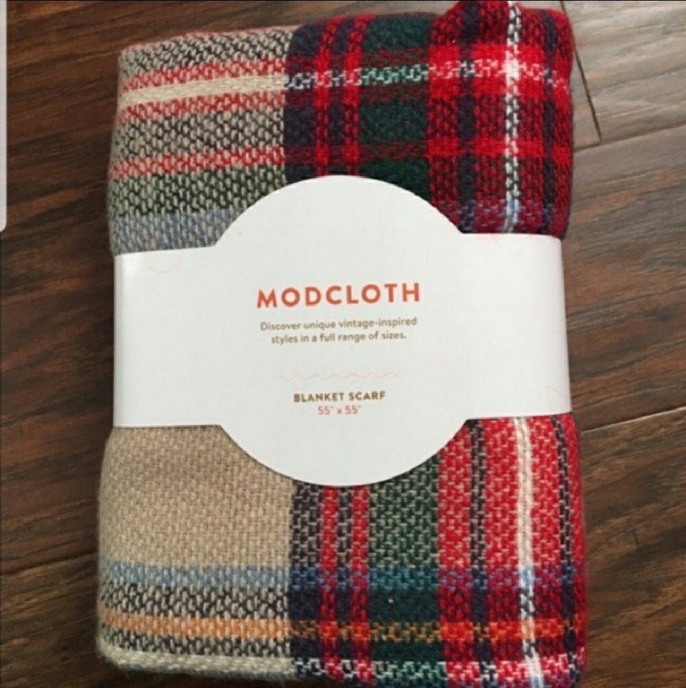 New Modcloth Loch and Key Tartan Blanket Scarf - Picture 1 of 8